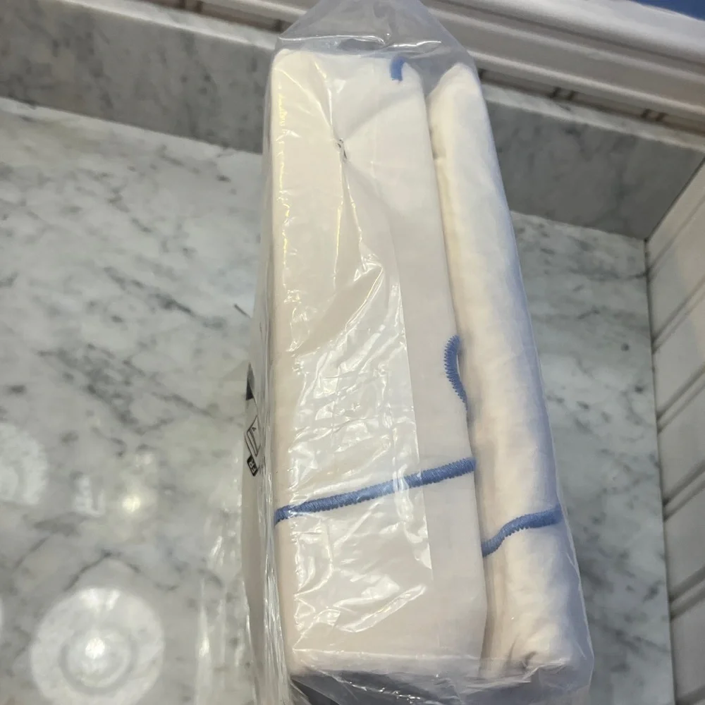 Urban Outfitters Lacey Bows Duvet Size King NIP